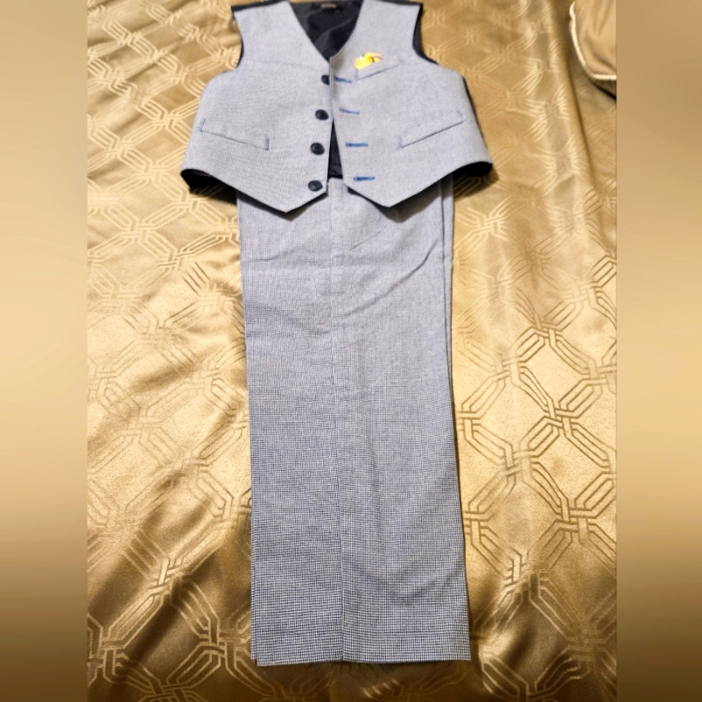 Nautica brand, size 6, suit and vest formal